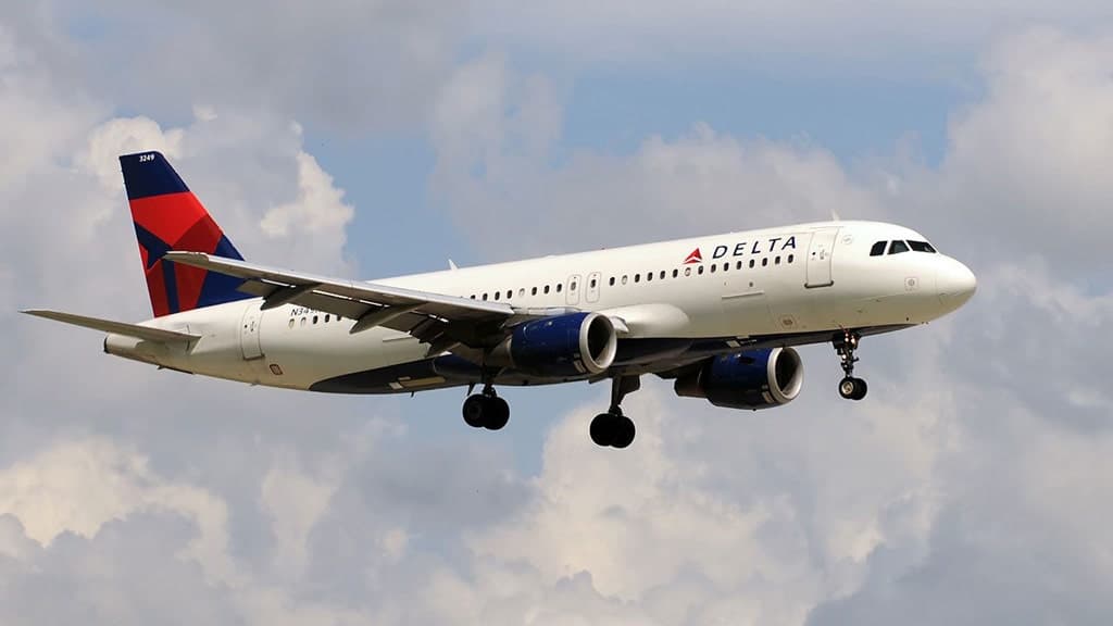 Fireworks Strike Delta A319 Near Chicago Midway