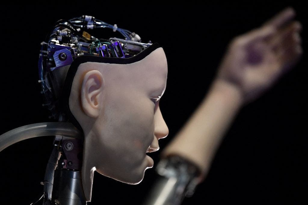AI name‑reading system glitches at Glendale Community College commencement, hundreds of names skipped and crowd boos