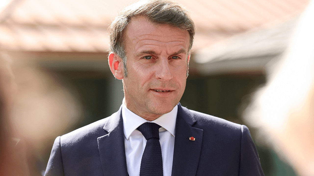 France reportedly planning to ban children under 15 from social media starting 2026