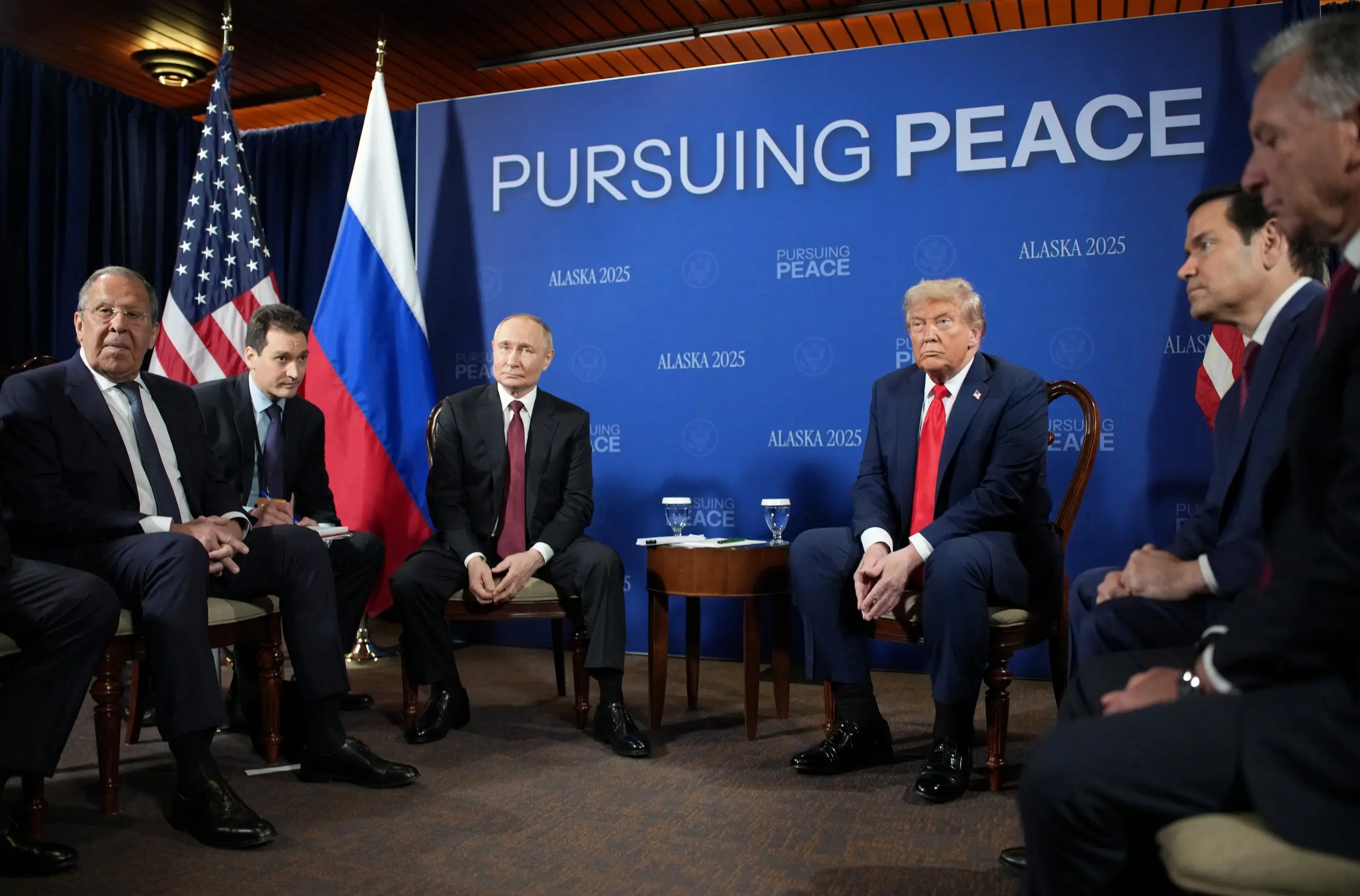 Lavrov warns Europe of retaliation as Zelenskyy opens reconstruction talks with Trump officials