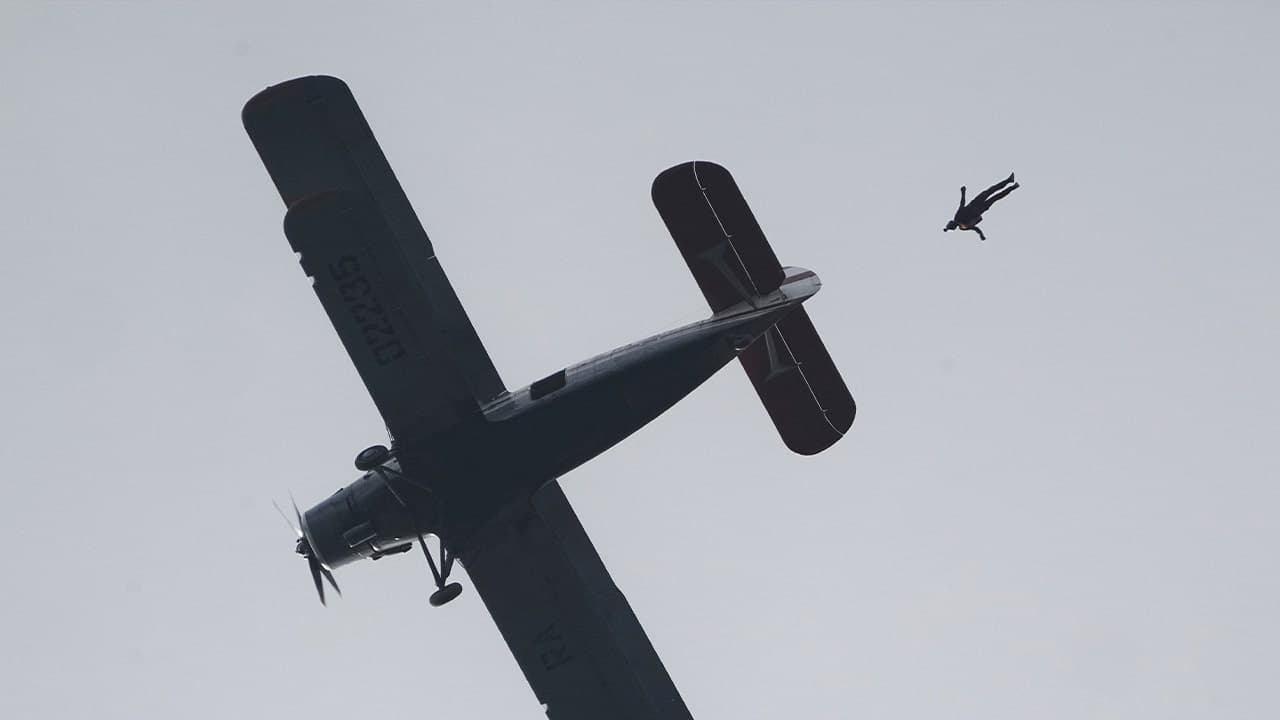 Experienced skydiver Randy Hubbs dies and Nicole Klein injured after midair collision during group jump near Colville, Washington; investigation ongoing