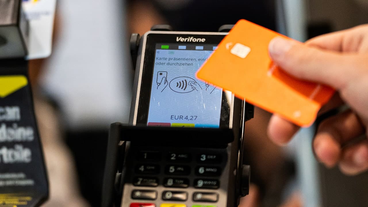 Experts warn small unexplained $4 contactless charges can signal 'ghost-tapping' credit-card fraud