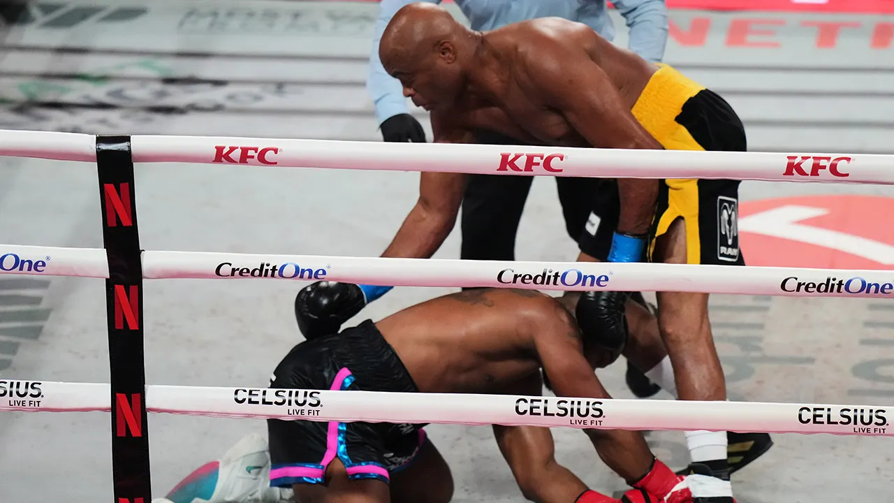 Anderson Silva catches Tyron Woodley with brutal punches in TKO win