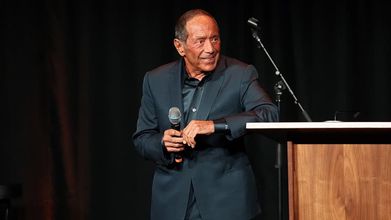 Paul Anka describes shortages and hotel conditions in Cold War Poland and Czechoslovakia; Bill Maher criticizes communism on 'Club Random'