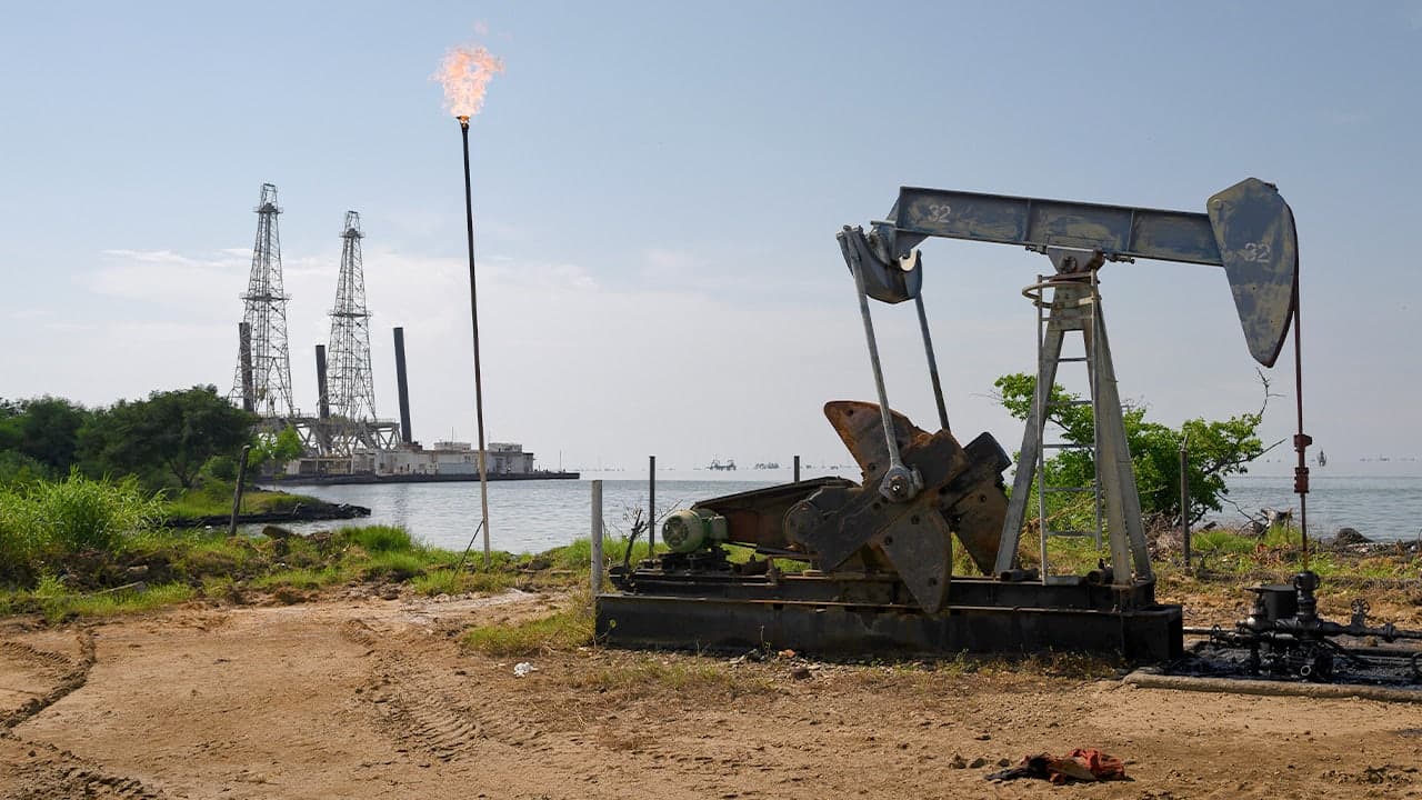 Trump admin turns Venezuela into major US oil supplier as global shipping crisis eases