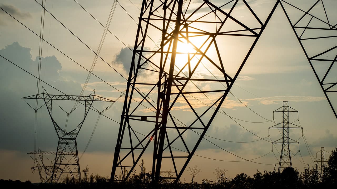 Exelon CEO: Supply shortfalls and rising demand contributed to a nearly 30% rise in average U.S. electric bills (2021–2025); urges expanded generation and faster permitting