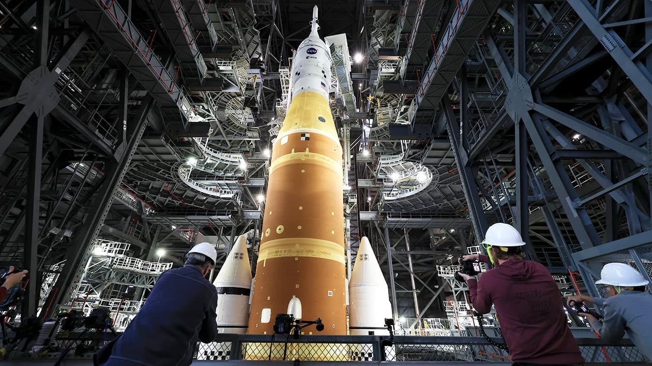 Artemis II to send four astronauts on a 10‑day lunar flyby as U.S. leaders urge funding to sustain American space leadership amid China’s expanding program