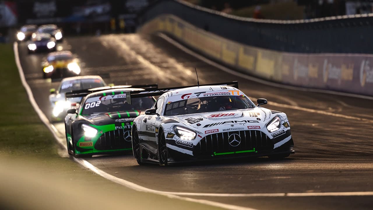 Horrifying crash brings out red flag during endurance race