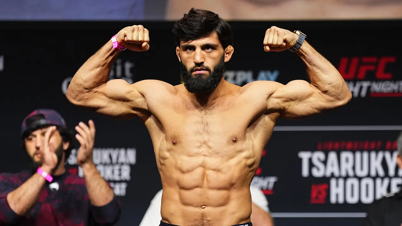 UFC star Arman Tsarukyan punches opponent in wild scene after Real American Freestyle wrestling match