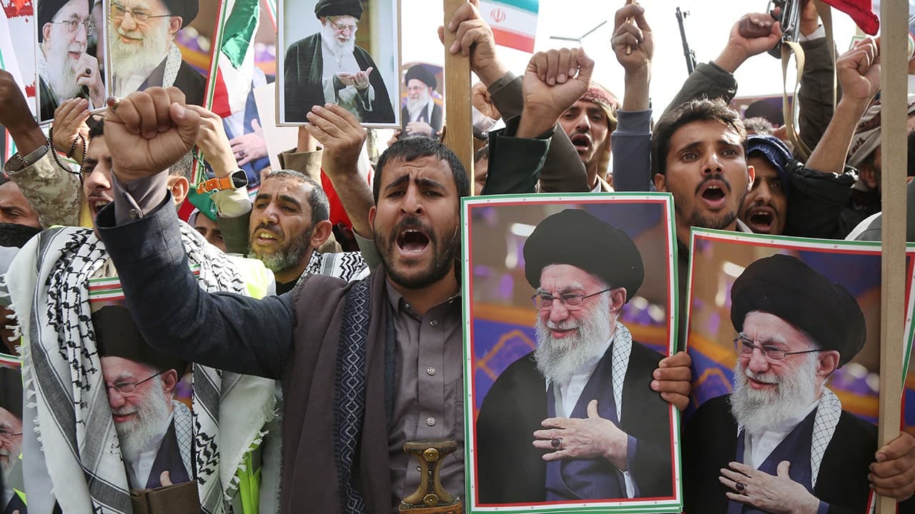 Houthis Threaten Attacks After Sanaa Airport Strike