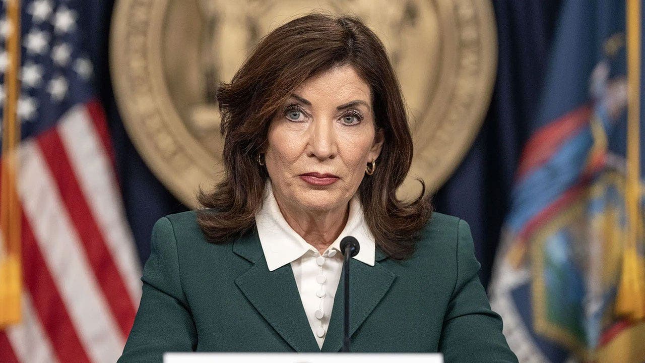 Opinion: Columnist says Gov. Kathy Hochul urged wealthy New Yorkers to leave in 2022 and now asks them to return amid tax-base decline