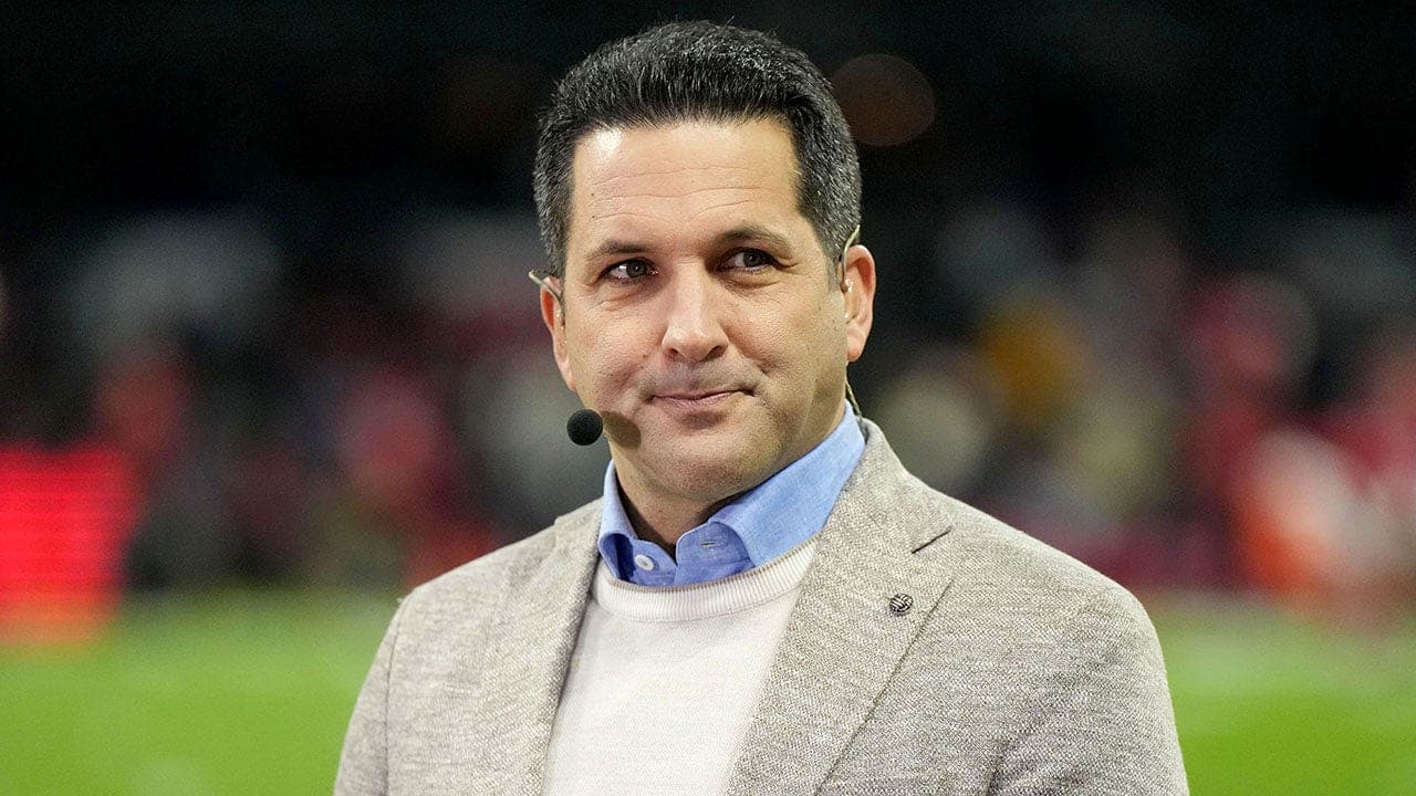 Adam Schefter pressed on radio about viral poolside photos of Dianna Russini and Mike Vrabel; Schefter offered limited comment