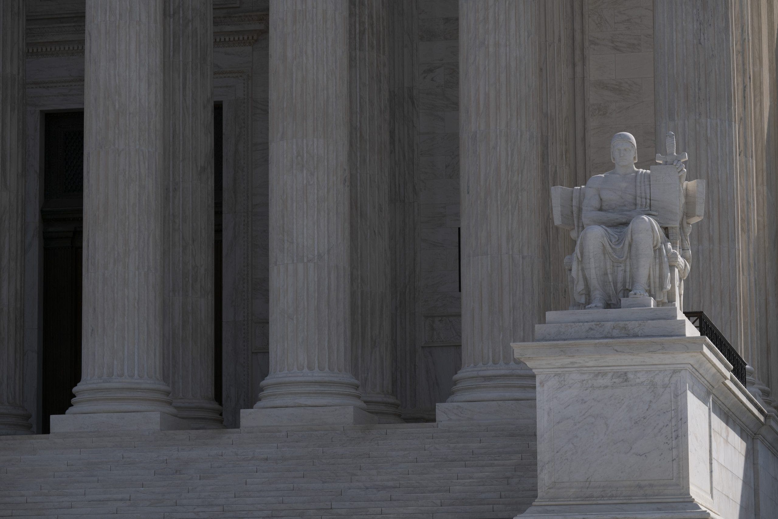 Supreme Court rules Chevron may remove Plaquemines Parish environmental suit to federal court under federal officer removal statute