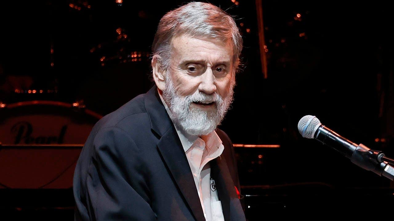 Ray Stevens, 87, recovering at home after breaking his neck in a fall in Nashville