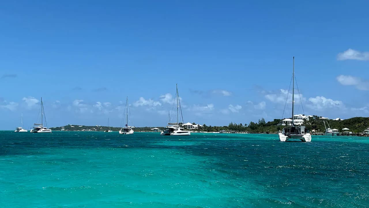 Bahamas authorities investigate disappearance of Lynette Hooker off Elbow Cay; husband Brian Hooker detained pending investigation