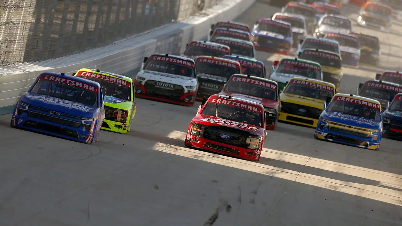 Donovan Williams injured after stopping runaway pit box that threatened reporter Amanda Busick at Dover ahead of ECOSAVE 200