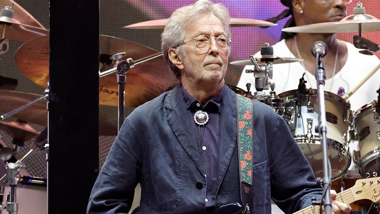 Eric Clapton struck by thrown object during Madrid concert; leaves stage and cancels encore
