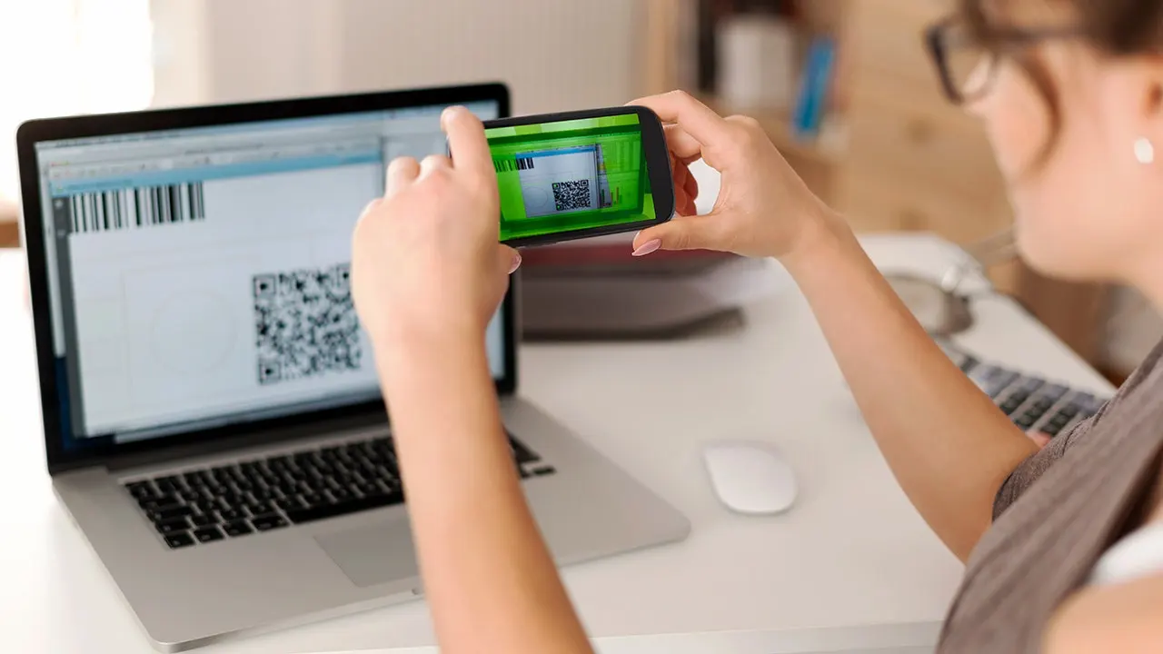 Phishing Email Posing as HR Performance Review Uses QR Code to Steal Employee Login Details
