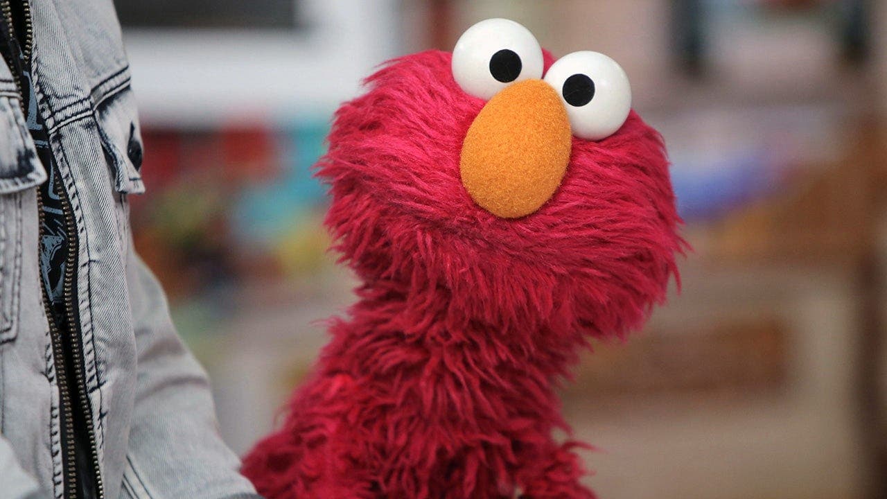 Elmo Declares Support for Team USA at World Cup