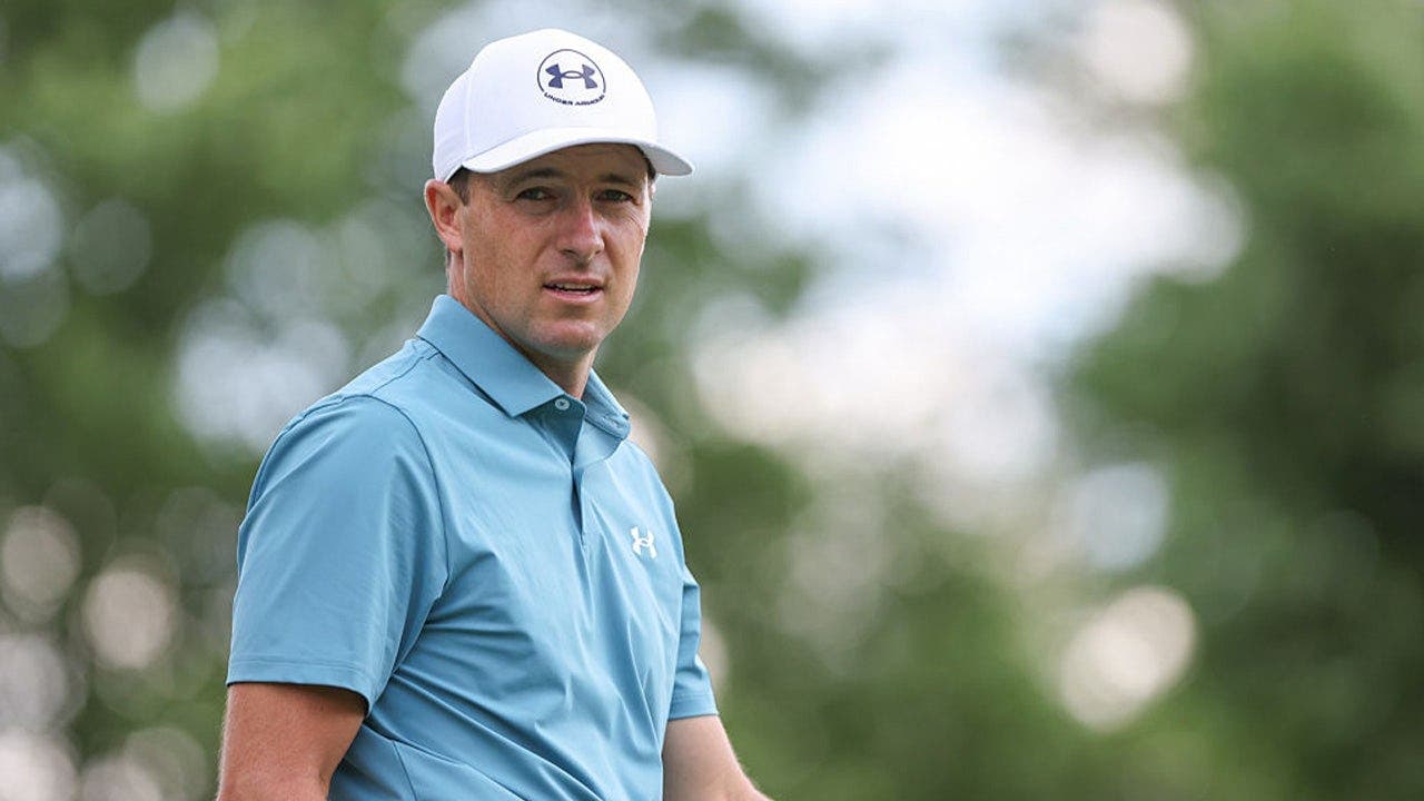 Jordan Spieth Nearly Strikes Spectator at Shinnecock