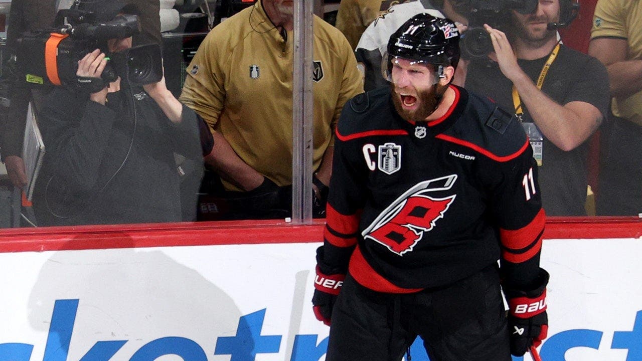 Hurricanes Defeat Golden Knights 4-2, Lead Series 3-2