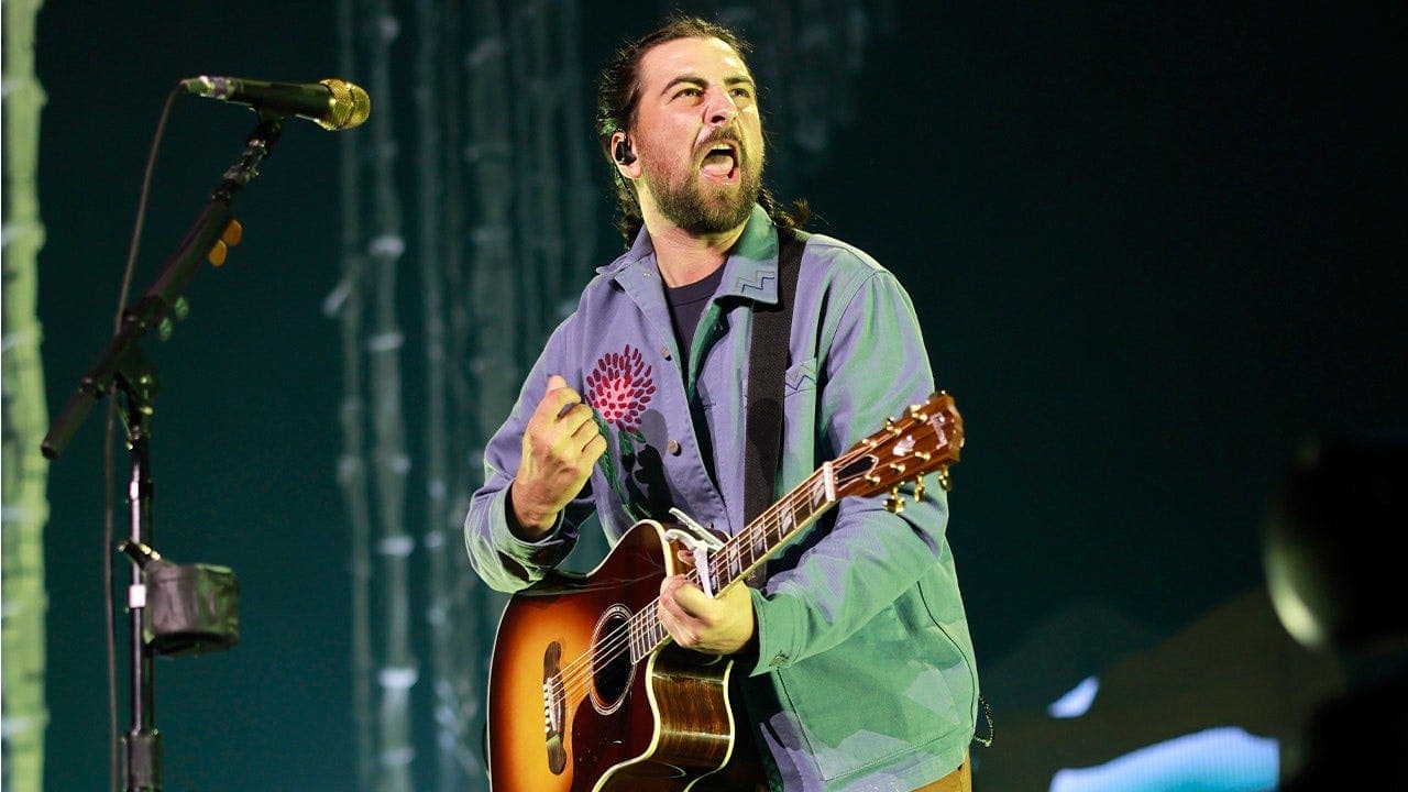 Noah Kahan warns after Philadelphia concert incident