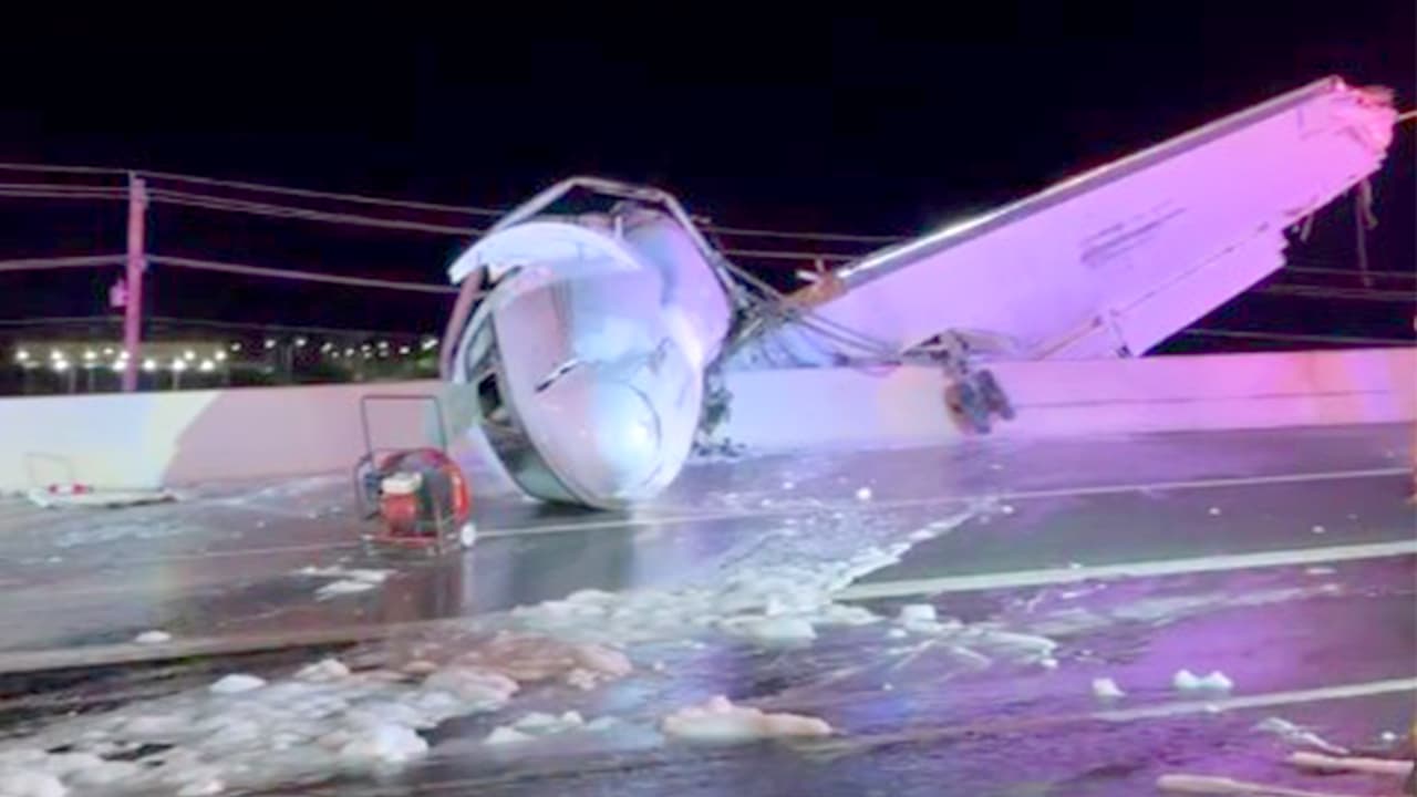 Business Jet Crashes on Laredo Highway; One Dead