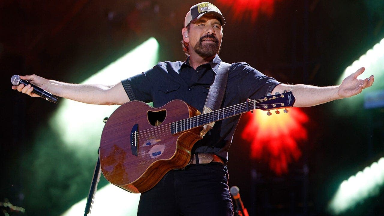 Rodney Atkins Urges Youth to Value Authenticity