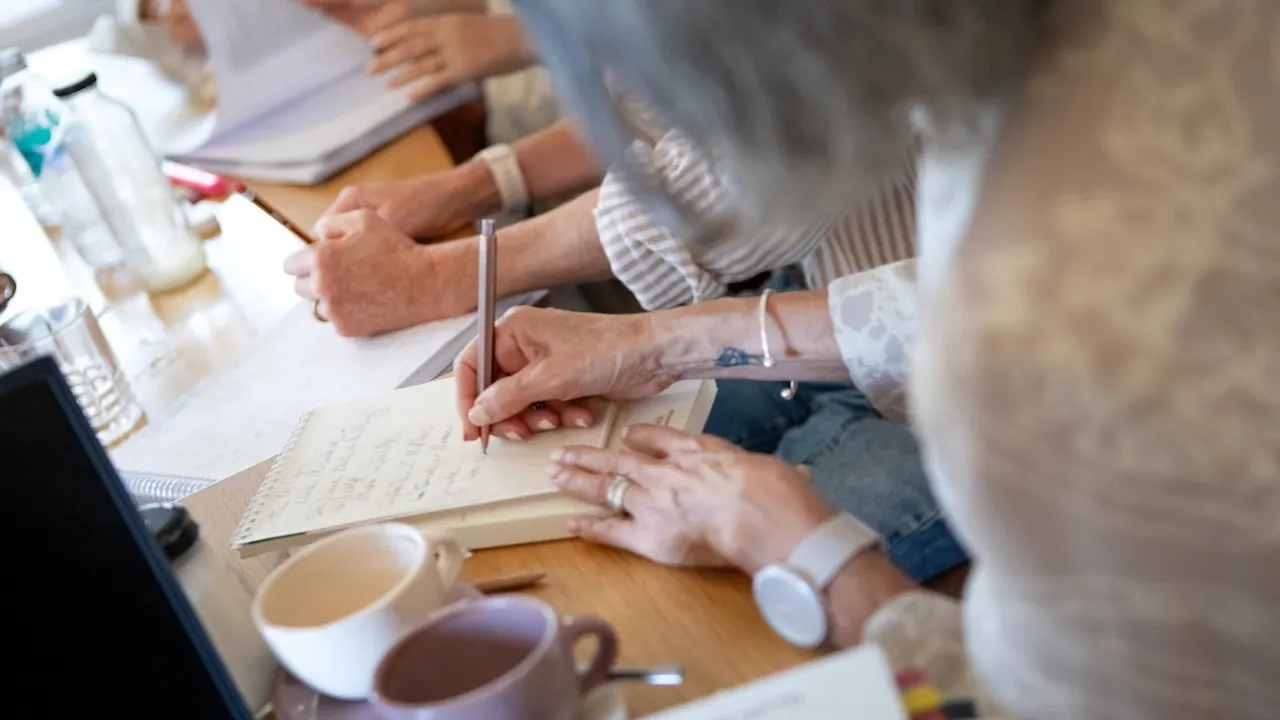 Portuguese study of 58 care-home residents finds digital analysis of writing-from-dictation shows slower, fragmented handwriting patterns in those with cognitive impairment