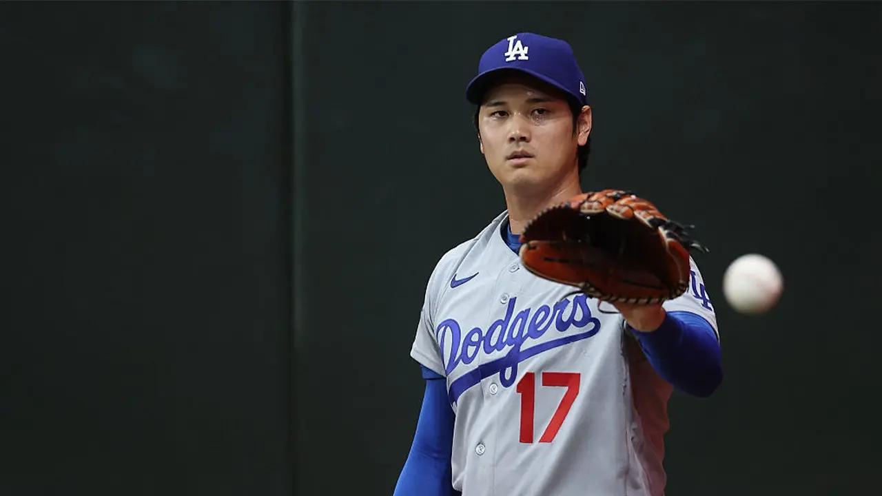 Shohei Ohtani pitches six scoreless innings and goes 3-for-4 as Dodgers beat Diamondbacks 7-0; season ERA falls to 0.74