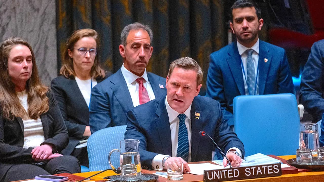 Waltz: Gulf Allies Back U.S. Pressure on Iran