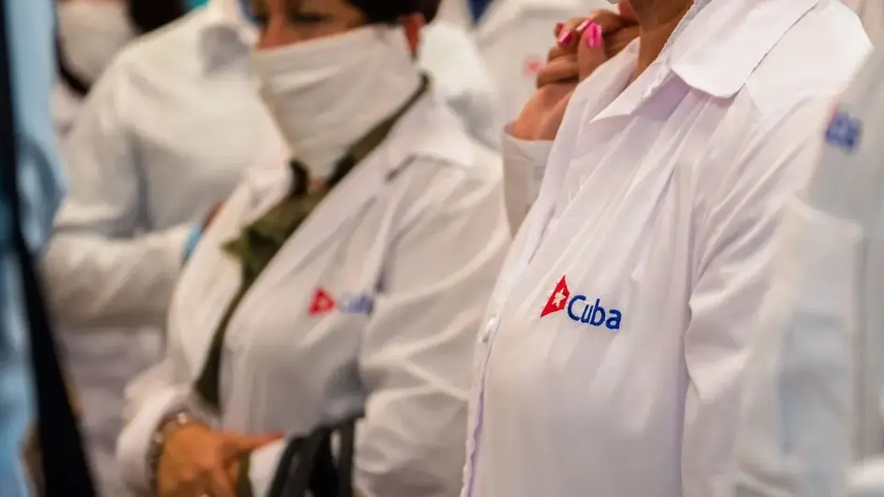 U.S. Law Penalizes Countries Using Cuban Doctors