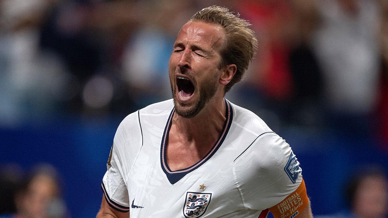 Kane's Two Goals Send England Into Round of 16