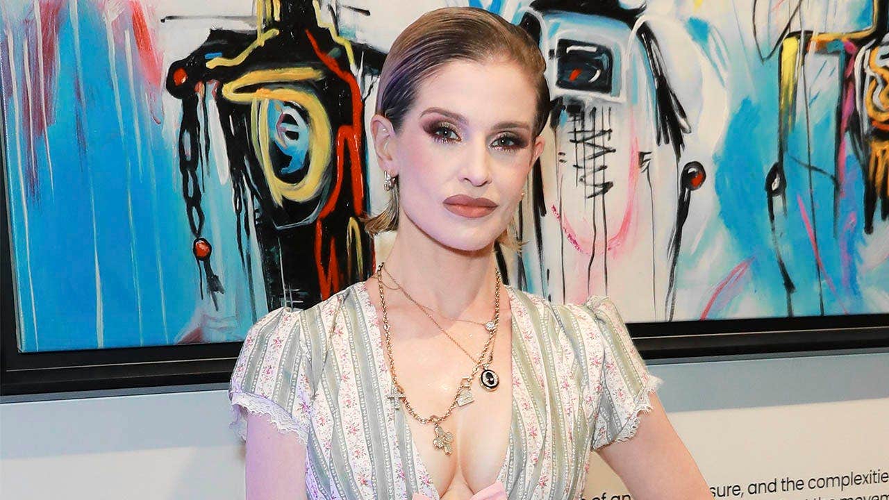 Kelly Osbourne Shares Swimsuit Photos Amid Grief