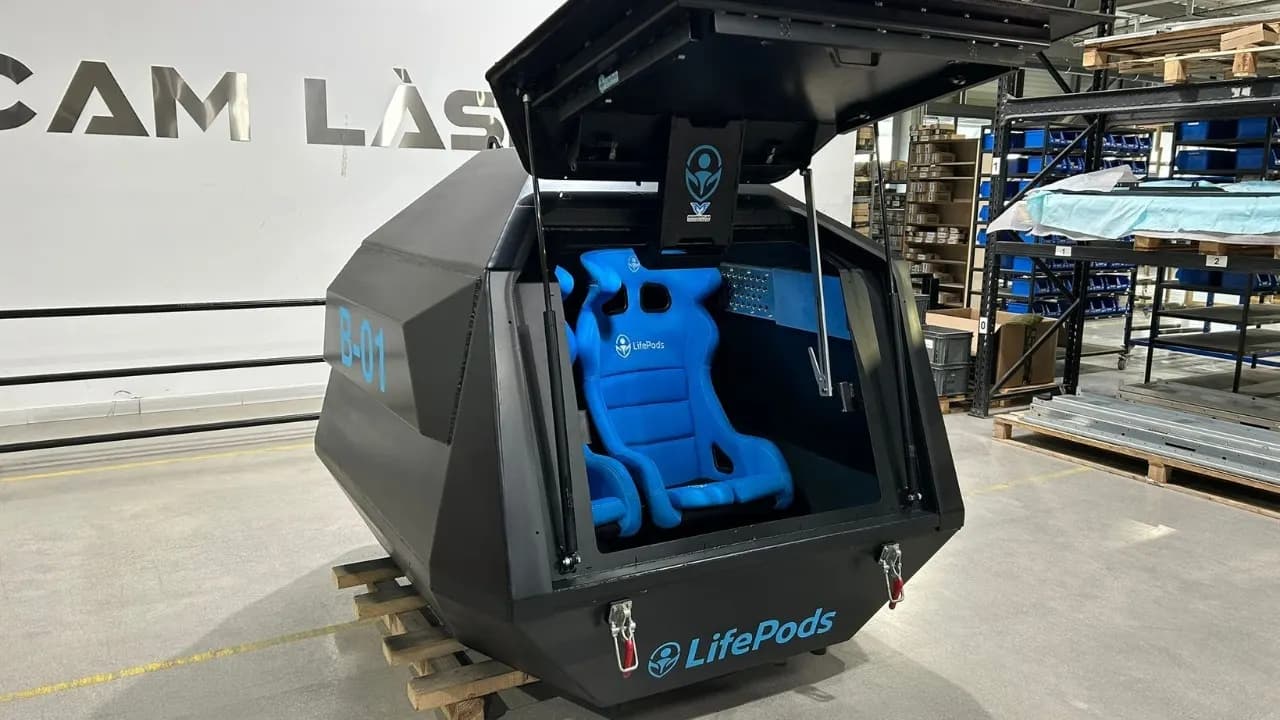 LifePods Survival Capsules Introduced by Momentum