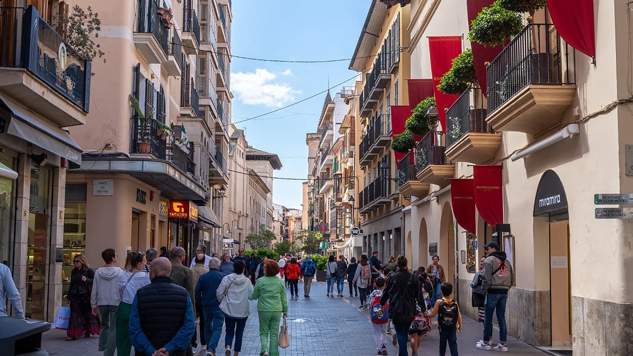 Pickpocketing Targets Tourists as Mallorca Faces Overtourism