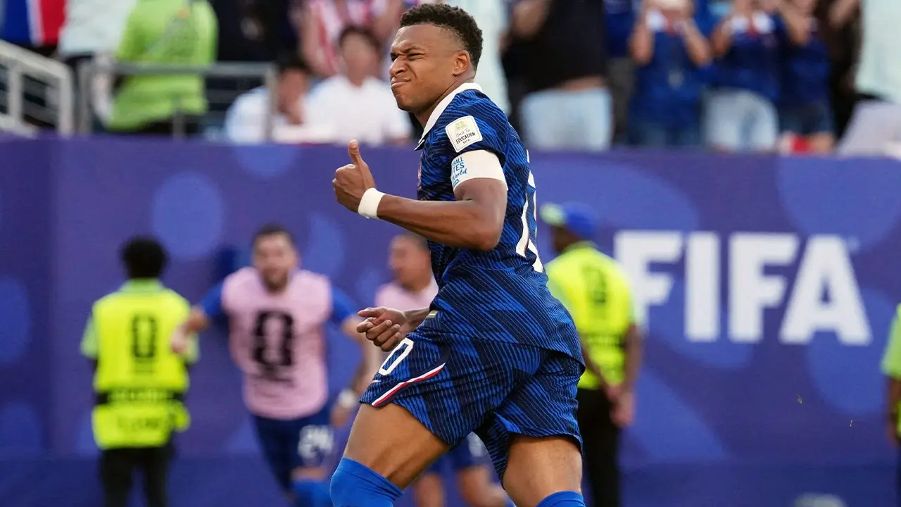 Mbappé penalty lifts France past Paraguay