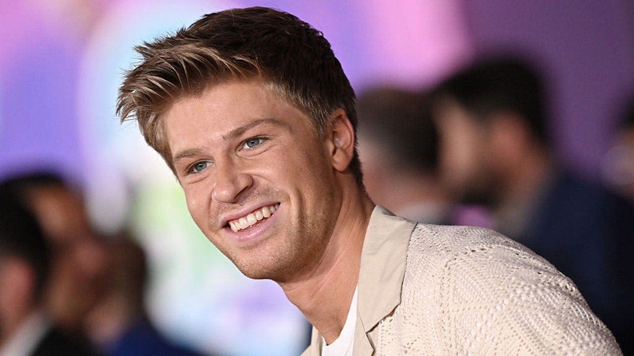 Robert Irwin Offers Honeymoon to Swift, Kelce