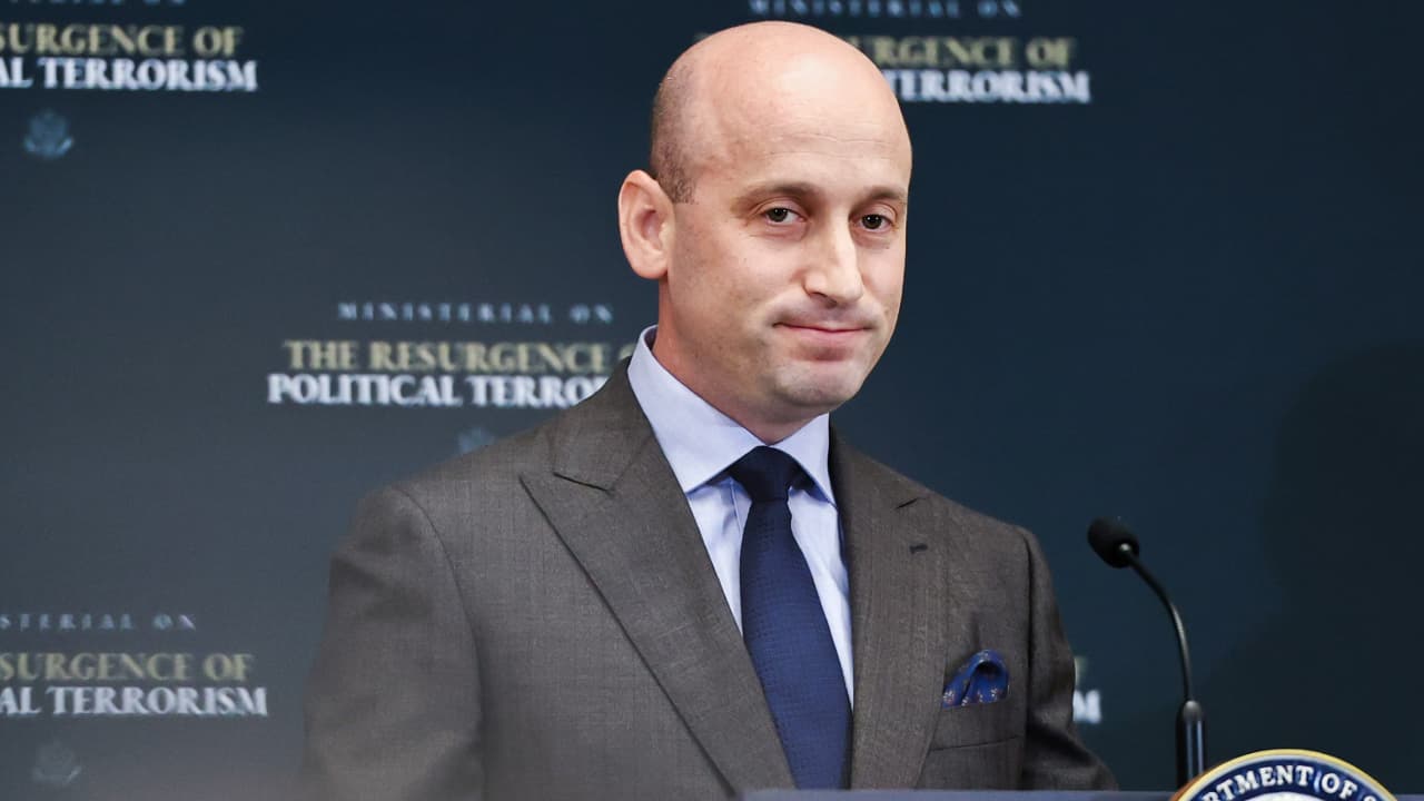 Administration Seeks to Limit Immigrants' Banking Access