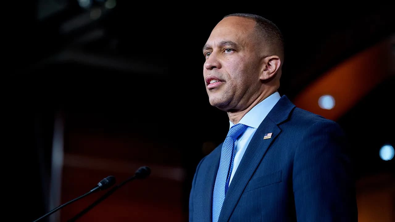 House Minority Leader Hakeem Jeffries Defends 'Maximum Warfare' Rhetoric on Republican Redistricting, Criticizes White House Press Secretary