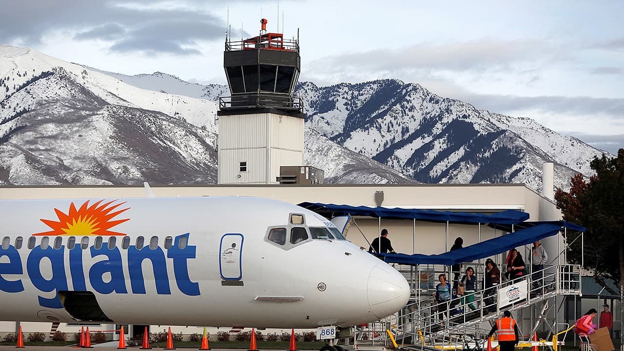 Air traffic control towers will 'never' reach full staffing levels under current system, FAA chief says