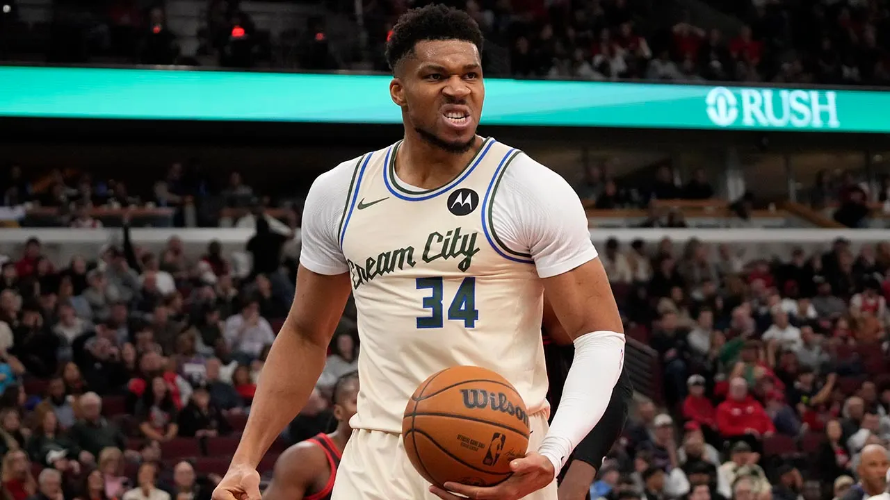 Giannis Antetokounmpo's late-game dunk nearly causes brawl between Bucks, Bulls players