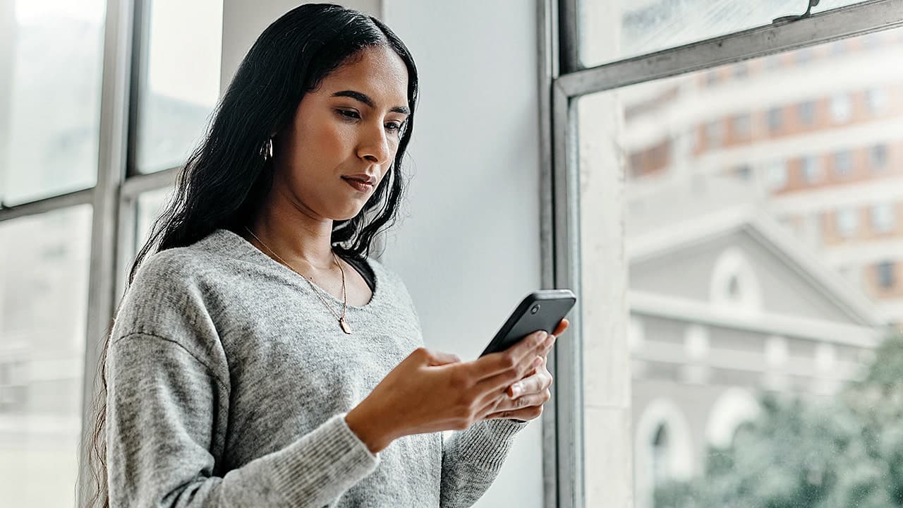 New malware can read your chats and steal your money