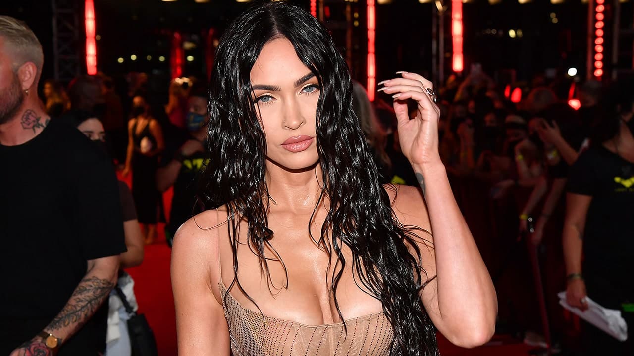 Megan Fox posts schoolgirl-themed photos on Instagram; fans and Machine Gun Kelly react