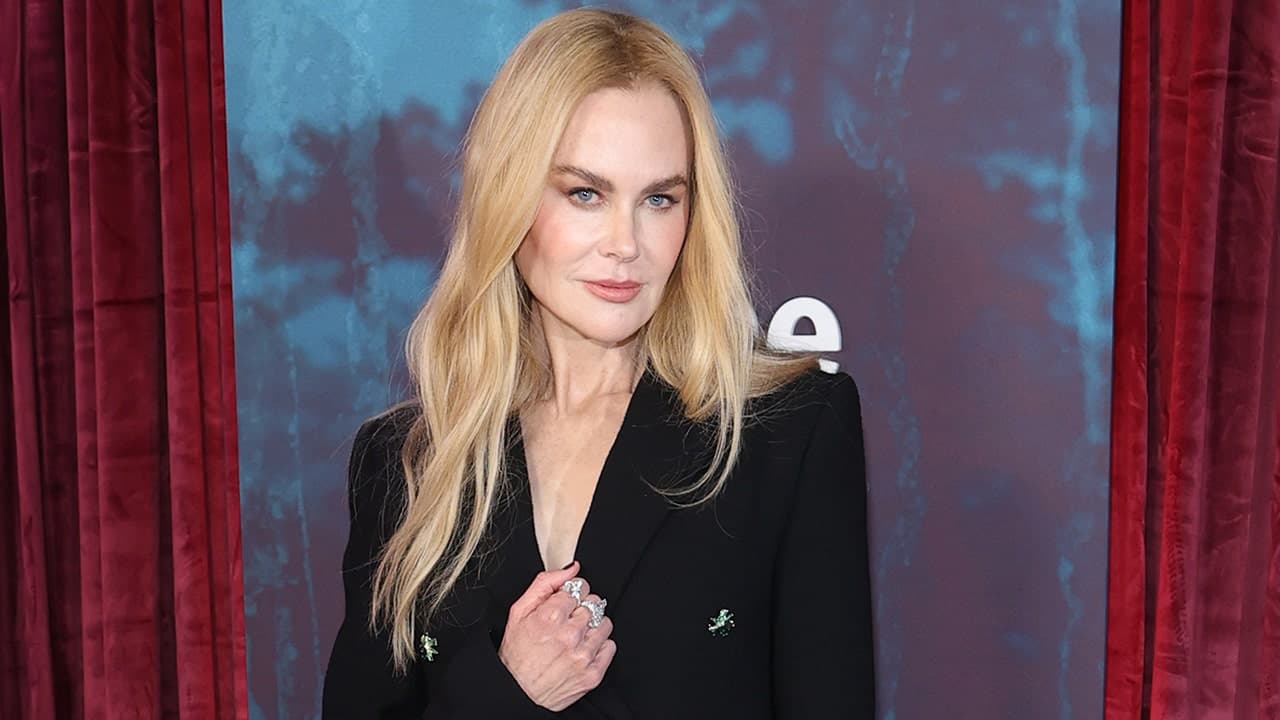Nicole Kidman says bad breath is a 'dealbreaker' for on-screen kisses; recalls telling Alexander Skarsgård to put away a falafel before filming