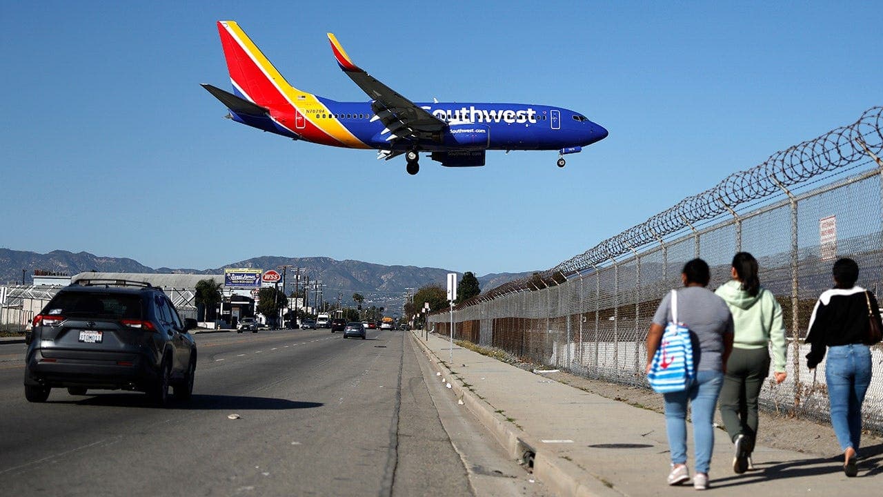 Southwest Flight 2353 executes pilot-initiated go-around at Hollywood Burbank Airport after pilot reports runway not fully clear