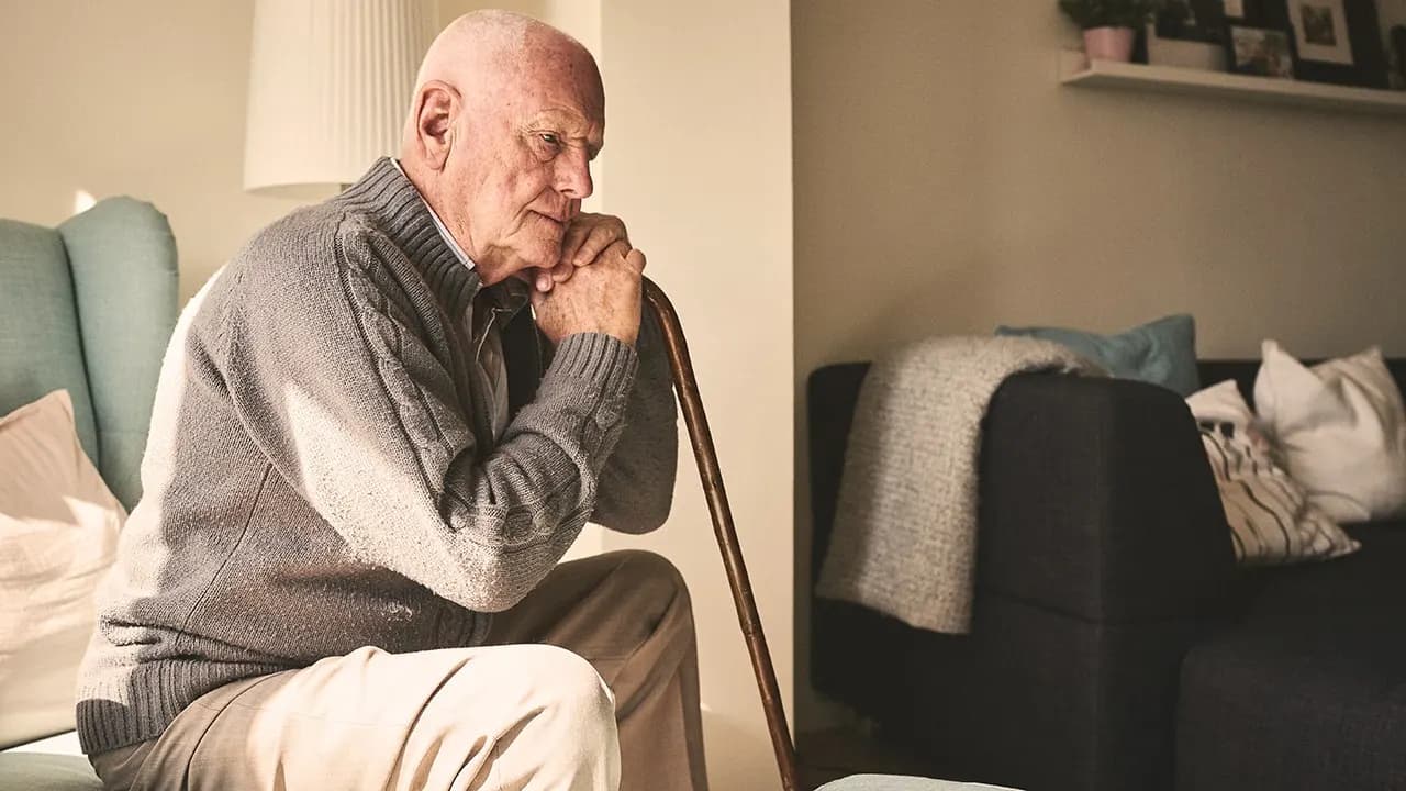 European study of 10,217 adults aged 65–94 finds higher self‑reported loneliness linked to lower baseline memory but not to faster memory decline over seven years