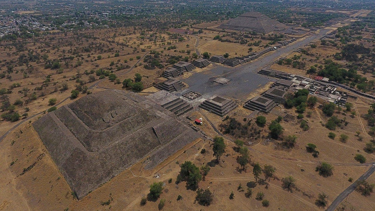 Shooting at Teotihuacan pyramids kills Canadian tourist, injures several; gunman dies and motive remains unclear