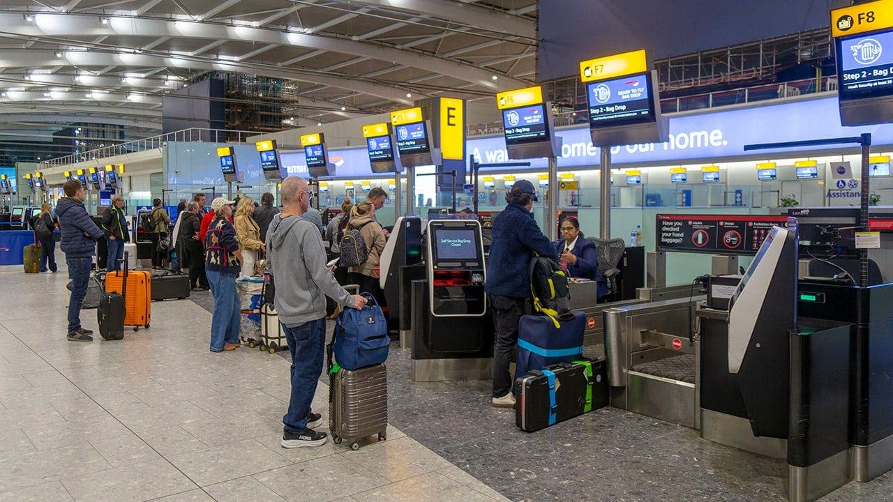 Technical fault in Heathrow Terminal 5 baggage system halts processing and leaves an estimated 20,000 bags stranded