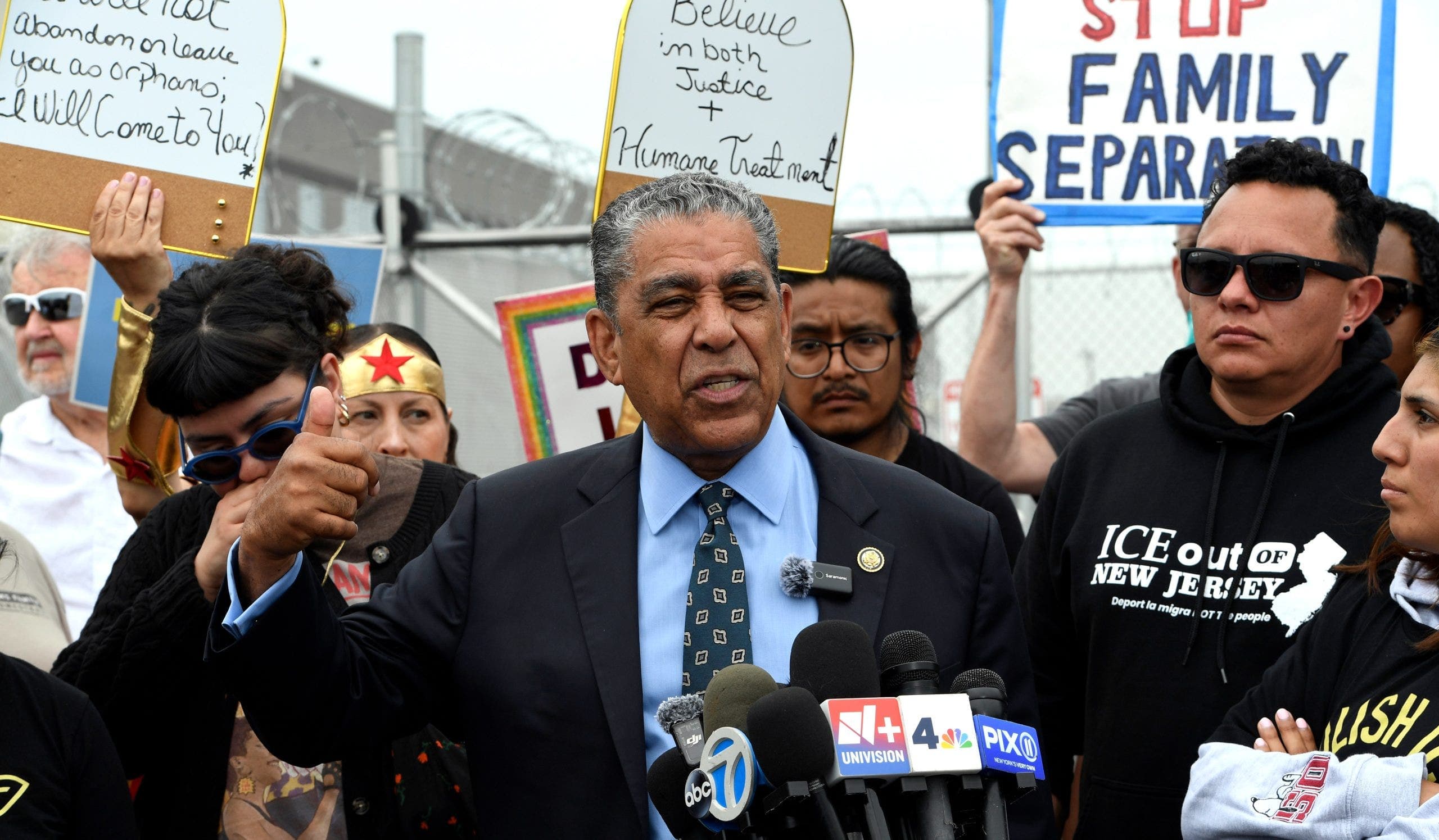 Reps. Adriano Espaillat, Jerrold Nadler and Dan Goldman visit Newark’s Delaney Hall ICE detention center, call for its closure and improved conditions